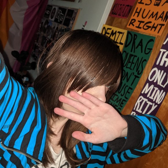 Meet your Posher, Lizzie - Picture 2 of 12